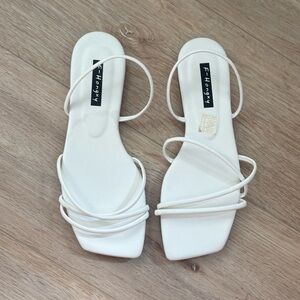 BRAND NEW: White Strappy Square-Toe Slip On Sandals EU 41